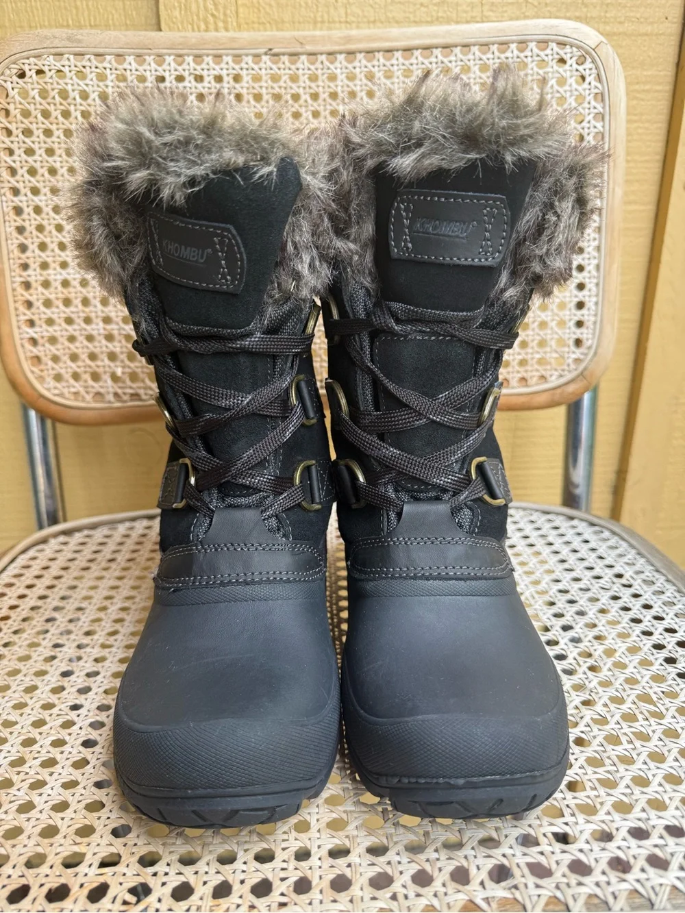 Khombu Women’s Size 7 Black Faux Fur Waterproof Winter Snow Boots